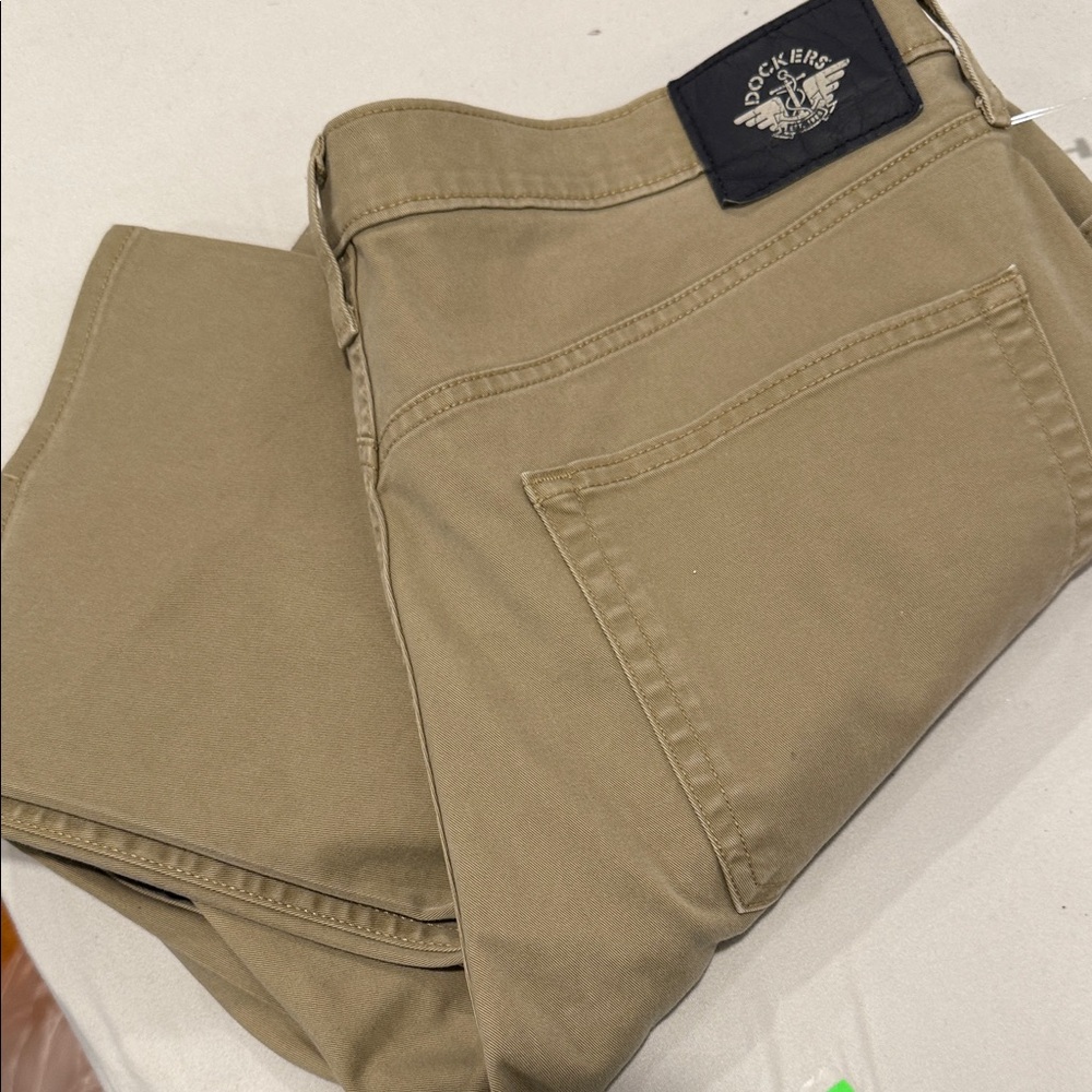 Dockers Men's Khaki Chinos